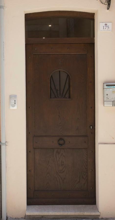 White House Apartment Cagliari Bagian luar foto