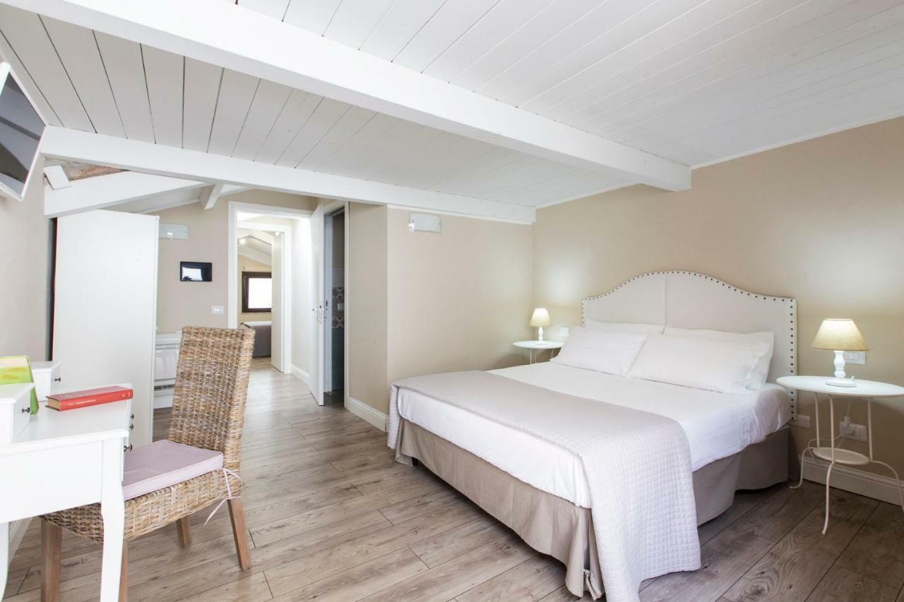 White House Apartment Cagliari Bagian luar foto