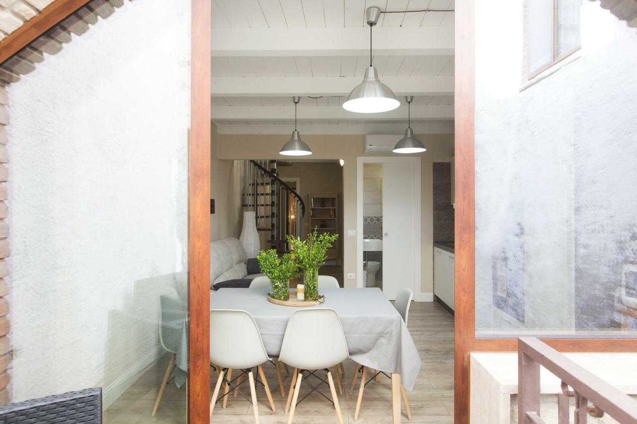 White House Apartment Cagliari Bagian luar foto